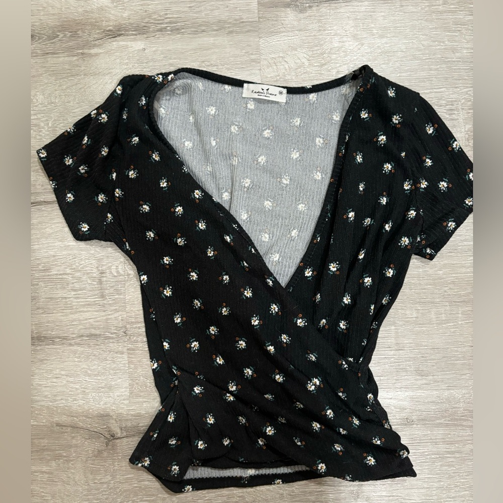 Ladies twisted deep cut shirt